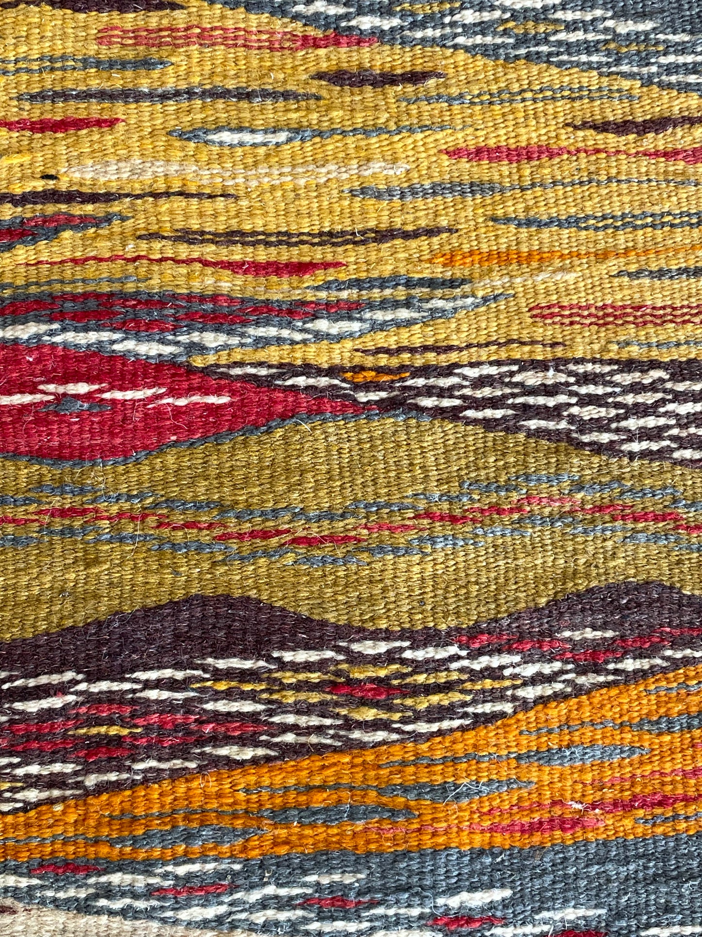 Taznakht Area Rug "Hada"