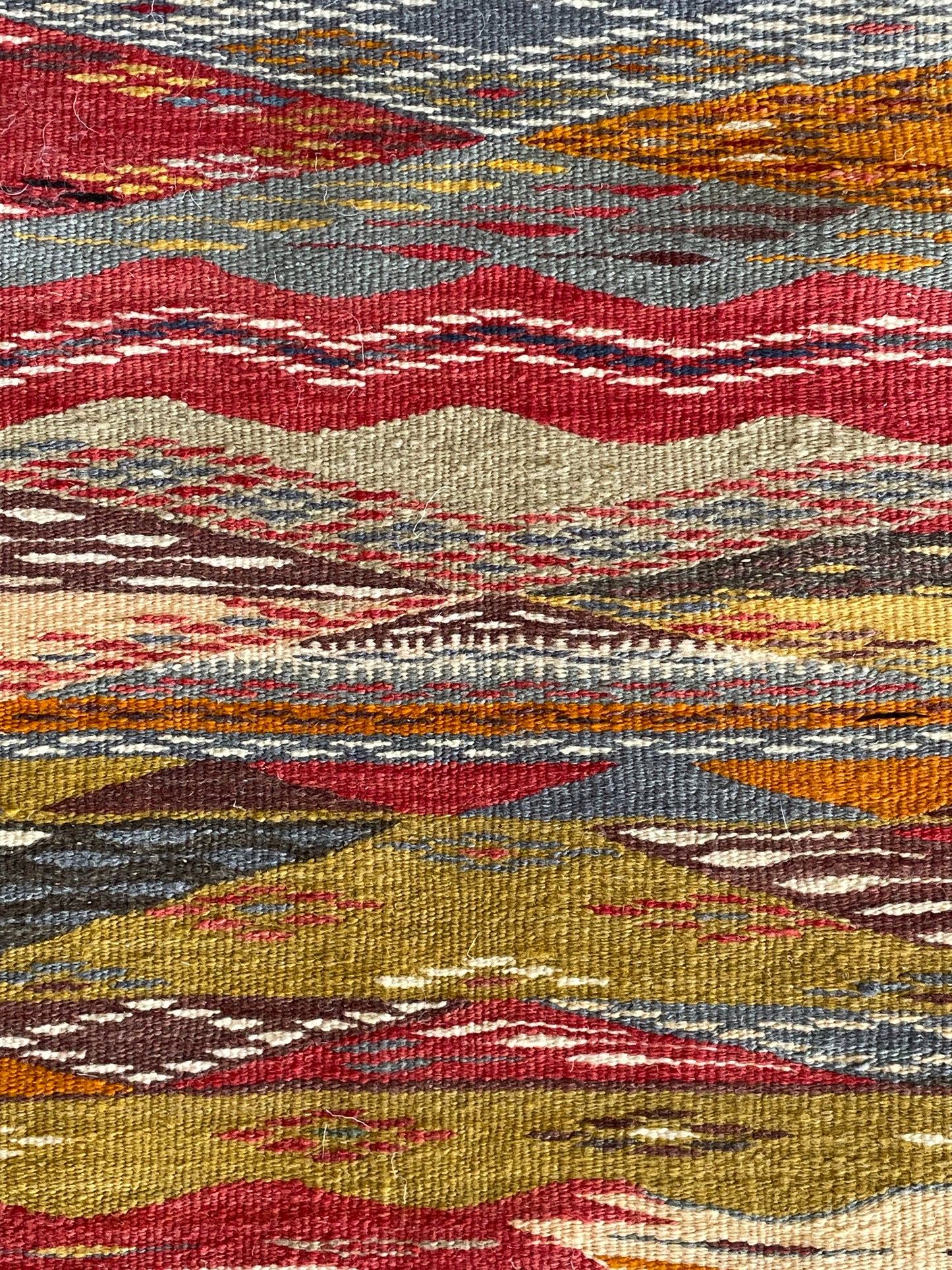 Taznakht Area Rug "Hada"
