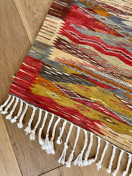 Taznakht Area Rug "Hada"